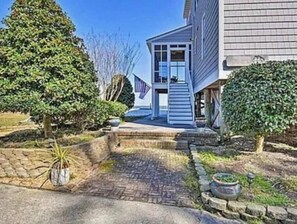 Exterior - L'Hermione (Gloucester)