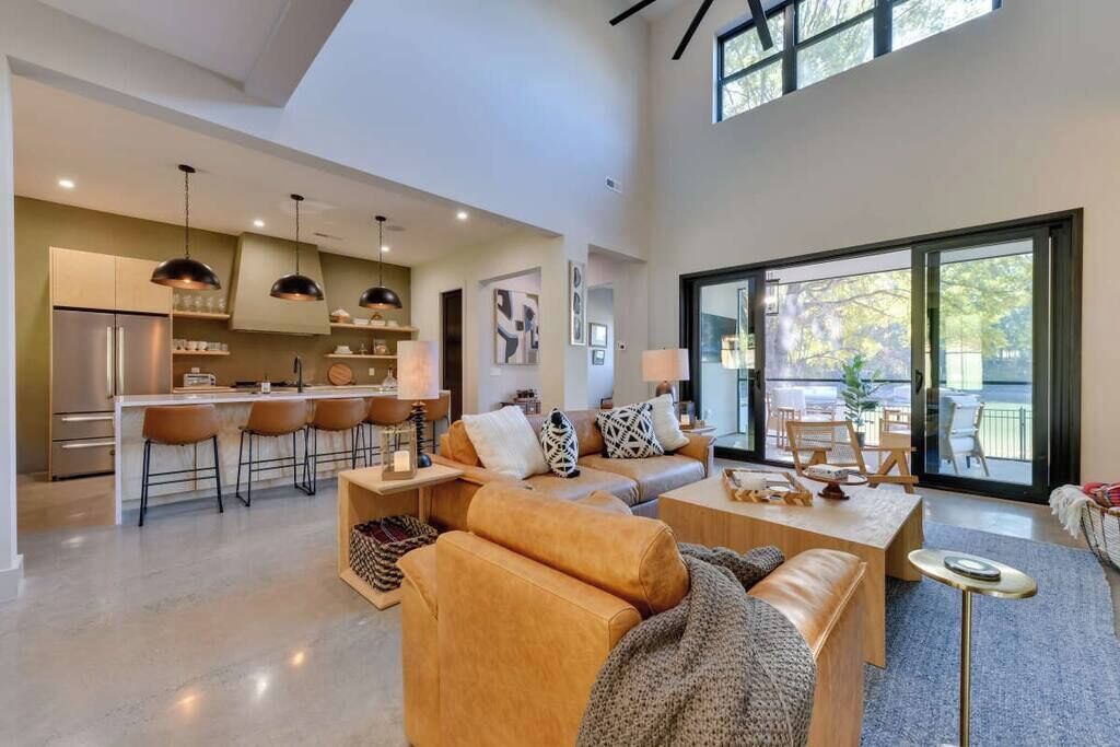 Fernseher, Kamin, Arbeitsbereiche