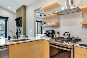 Refrigerador, microondas, parrilla de estufa y lavavajillas