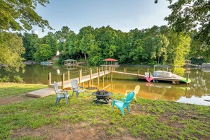 Property grounds - The Flat - A Lake View Retreat with Dock Access (Mooresville)