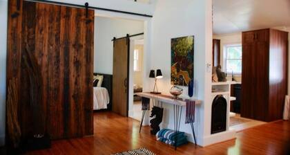 Cozy Cottage on Food Forest in the Heart of Charlotte!