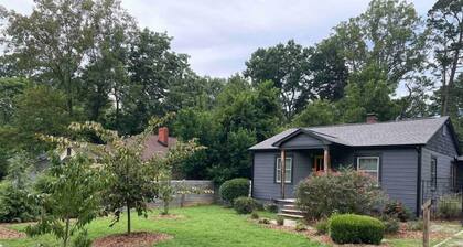 Cozy Cottage on Food Forest in the Heart of Charlotte!