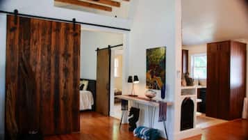 1 bedroom, iron/ironing board, WiFi