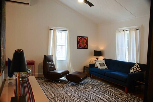 Cozy Cottage on Food Forest in the Heart of Charlotte!