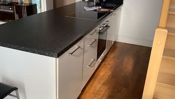 Micro-ondes, four, plaque de cuisson, lave-vaisselle