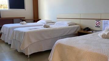 Traditional Triple Room | Desk, laptop workspace, free WiFi, bed sheets