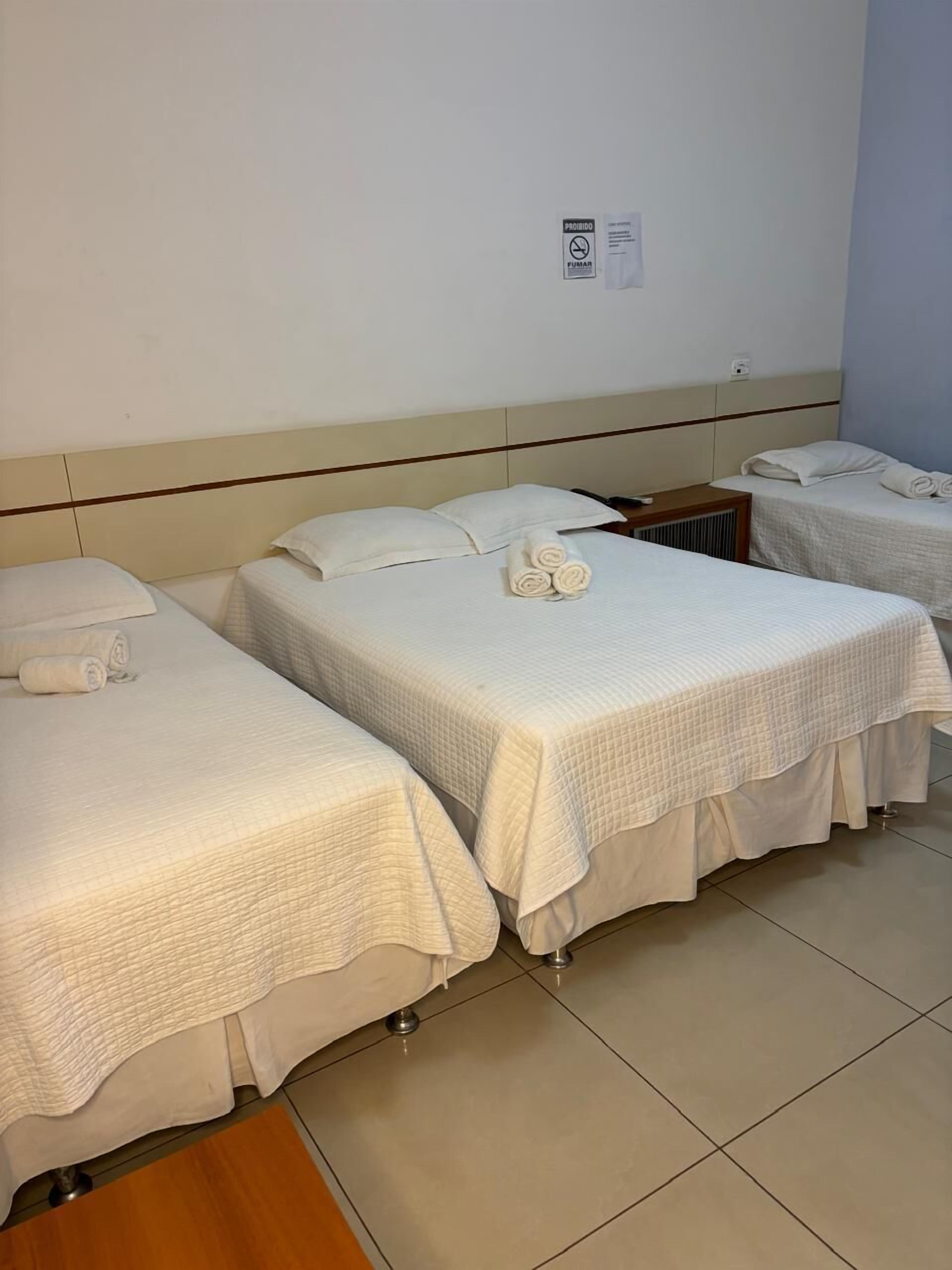 Habitación cuádruple tradicional | Escritorio, espacio para trabajar con un portátil, wifi gratis