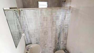 Toallas, jabón, champú y papel higiénico