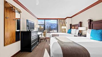 2 slaapkamers, een bureau, een strijkplank/strijkijzer, reisbedje