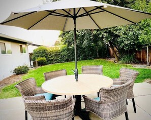 Outdoor dining - Remodeled Excellent Neighborhood (Roseville)