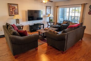 Smart TV, chimenea y reproductor de DVD 