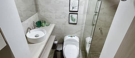Deluxe Apartment | 3 bedrooms, free WiFi