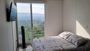 Habitación básica con 1 cama matrimonial o 2 individuales | Wifi gratis y ropa de cama