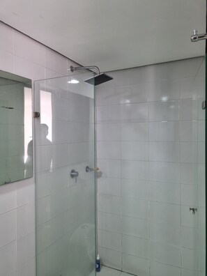 Basic Double or Twin Room | Bathroom