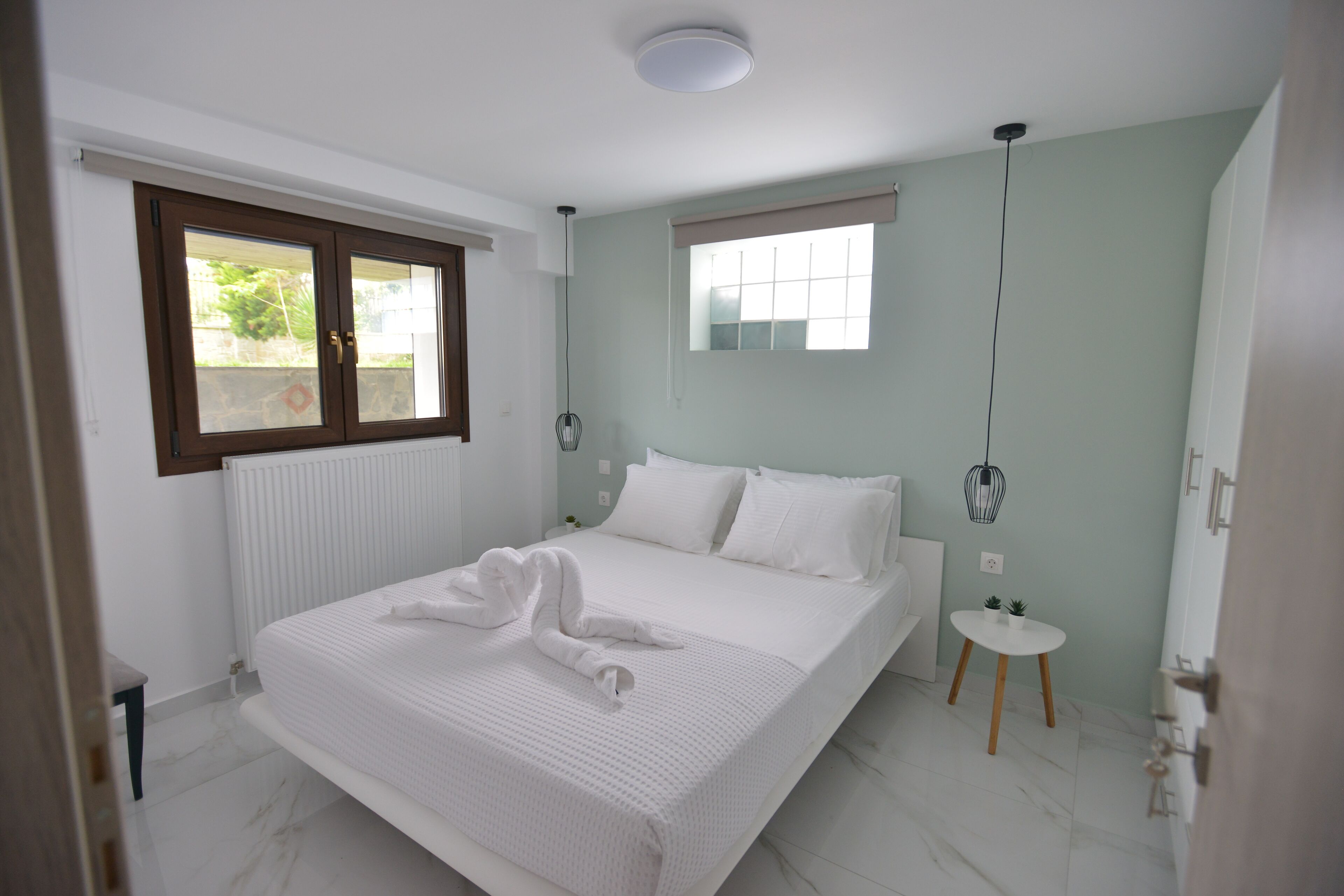 2 sovrum, värdeförvaringsskåp på rummet och strykjärn/strykbräda