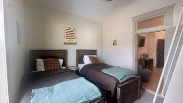 2 camere, una scrivania, Wi-Fi, lenzuola