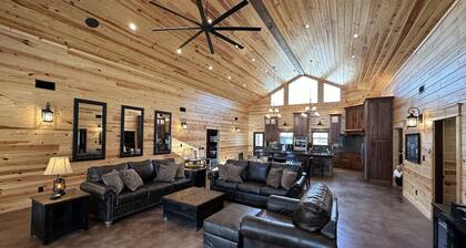 New Riverfront Lodge on Little Missouri River/ Crater of Diamonds & Lake Greeson
