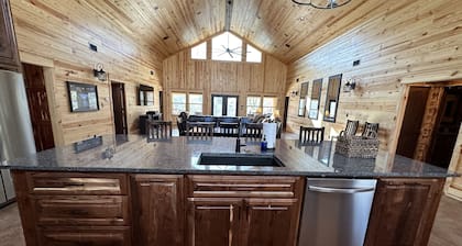 New Riverfront Lodge on Little Missouri River/ Crater of Diamonds & Lake Greeson