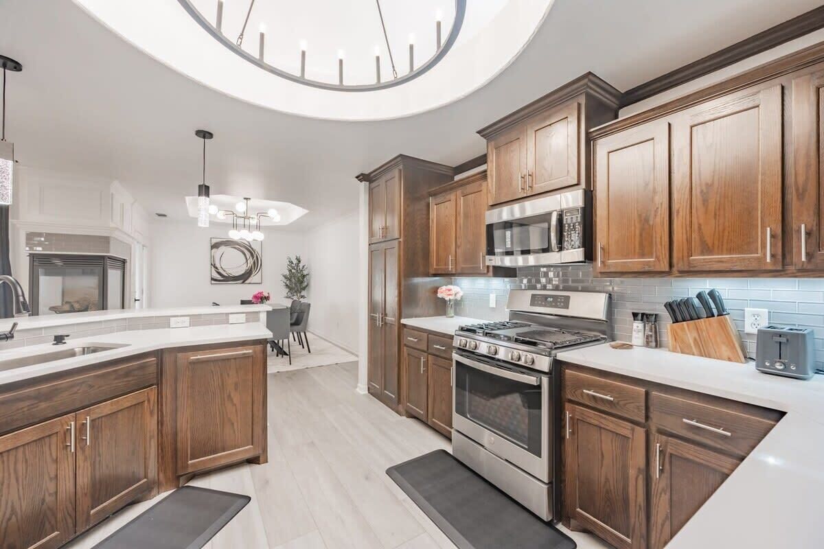 Geladeira, micro-ondas, fogão, cooktop