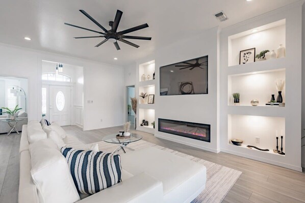 TV, fireplace, offices