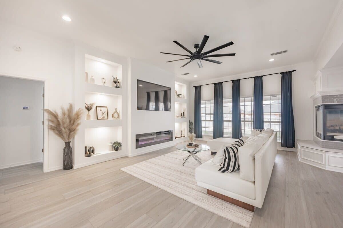 TV, fireplace, offices