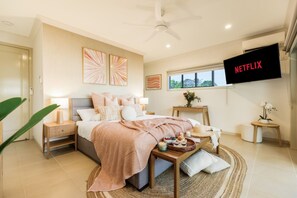 3 bedrooms, iron/ironing board, WiFi, bed sheets