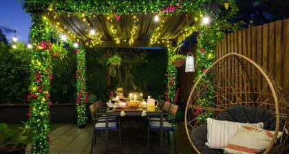 Private Luxury Haven: SUV Hire, Pool, Near Marina