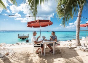 Outdoor dining - Please contact me,I Manage 9 other beautiful villas, Sorry this one fully booked (Sint Willibrordus)