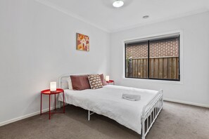 4 bedrooms, iron/ironing board, free WiFi, bed sheets