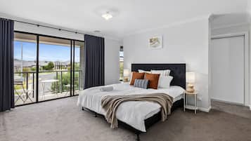 4 chambres, fer et planche à repasser, Wi-Fi gratuit, draps fournis