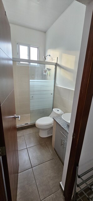 Towels, soap, shampoo, toilet paper