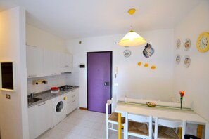 Apartment, 2 Bedrooms, Balcony, City View | Lounge