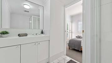 2 bedrooms, iron/ironing board, travel cot, WiFi