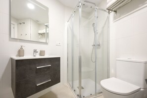 Shower, hair dryer, towels - New studio, terrace, parking, and pool 4 minutes from the sea by 10ToSea (Fuengirola)