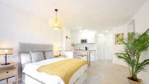 1 室のベッドルーム、WiFi、ベッドシーツ
