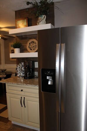 Interior - Cozy Relaxing 4-bedroom House in Forest Park (Forest Park)