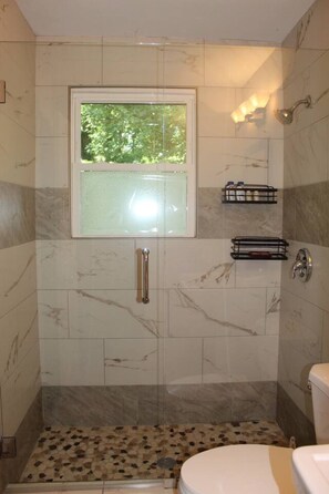 Towels, soap, shampoo, toilet paper