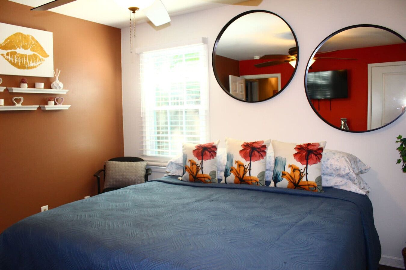 Schreibtisch, Bügeleisen/Bügelbrett, WLAN