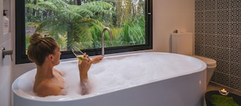 Premium Spa Bower - Premium Spa Bower for a couple