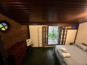 5 chambres, fer et planche à repasser, Wi-Fi, draps fournis