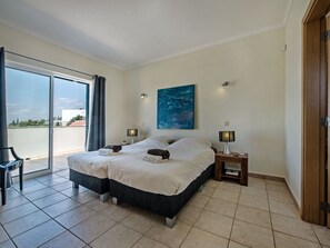 5 soverom, skrivebord, strykejern/-brett og wi-fi