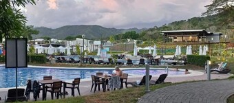 KING Bed, 3 Bedrooms, 2 Full Baths, 5 min to Jaco beach