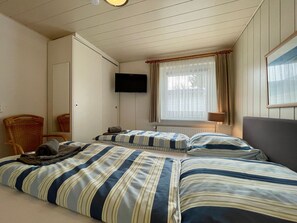 2 bedrooms, WiFi, bed sheets