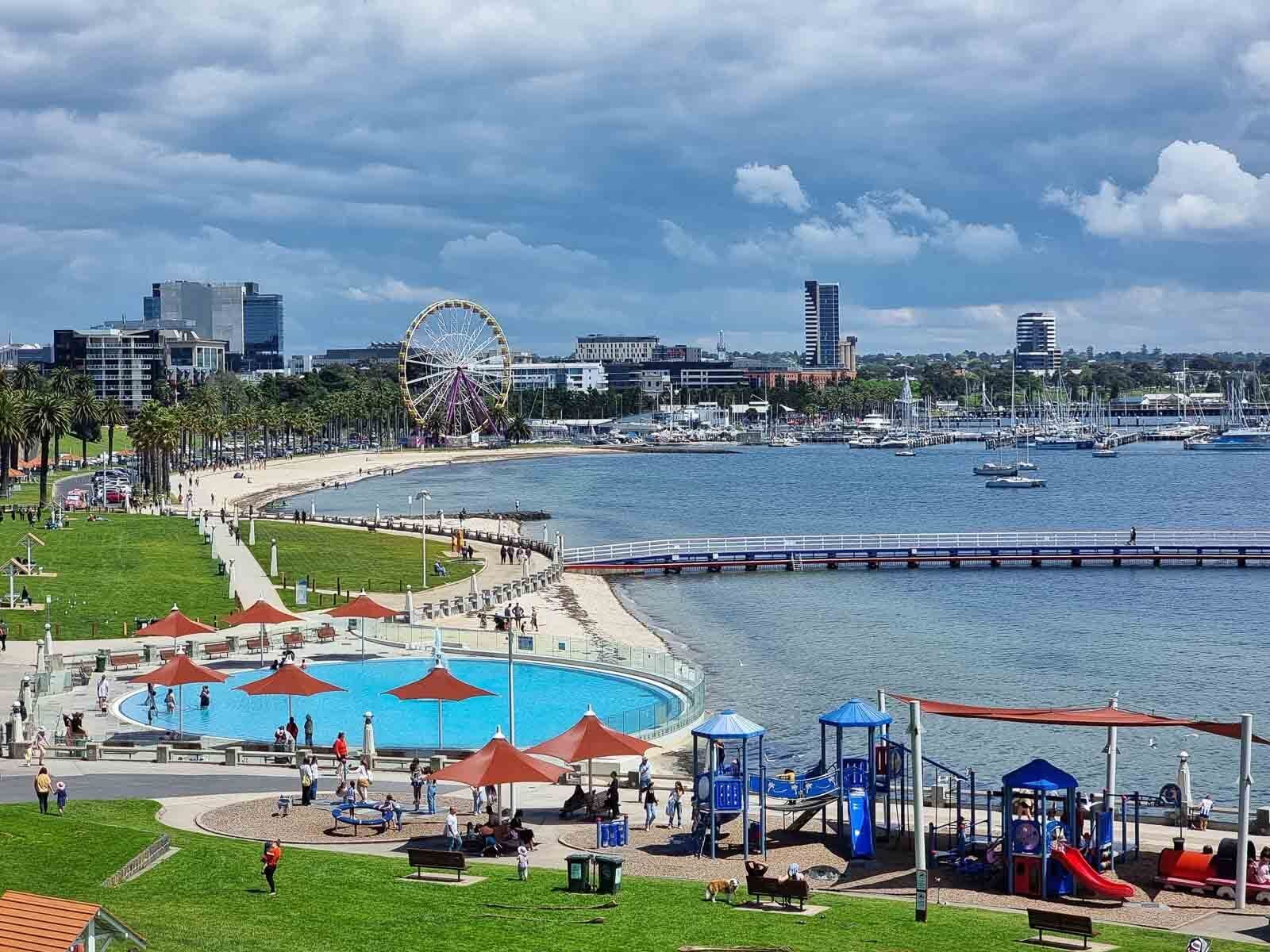 Geelong CBD and foreshore a 10 min drive or bus trip away