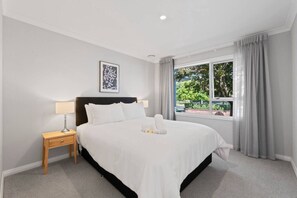 3 bedrooms, desk, iron/ironing board, WiFi