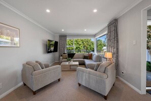 TV, fireplace - Sunshine Cottage with Wi-Fi, wood burner to keep cosy on these cooler days, outdoor dining and private garden. (Taupō)