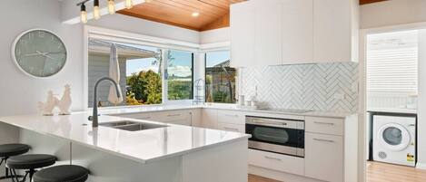 Mikrowelle, Ofen, Herdplatte, Geschirrspüler