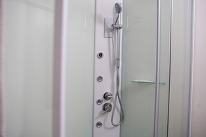 Articles de toilette gratuits, sèche-cheveux, chaussons