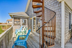 A wooden deck with outdoor chairs, a spiral staircase, and a house with a shingled exterior. - 4 br, 2 Min Walk to Beach, hot tub, water view (Avon)