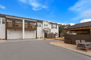 Exterior - Serene 3BR Retreat Steps from Corolla Beach (Corolla)